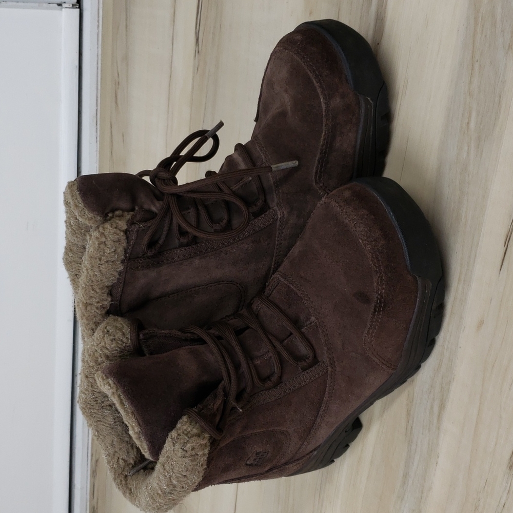 Sorel waterfalls women's brown low lace thimsulate insulation size 8